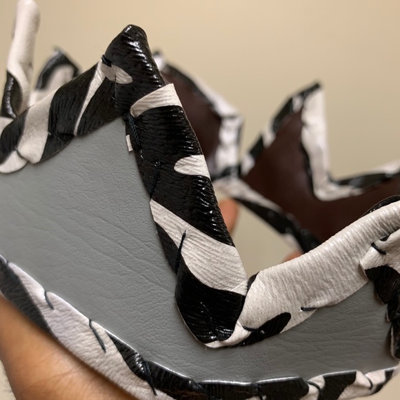 Royal Crown Zebra trim - Picture 5 of 6